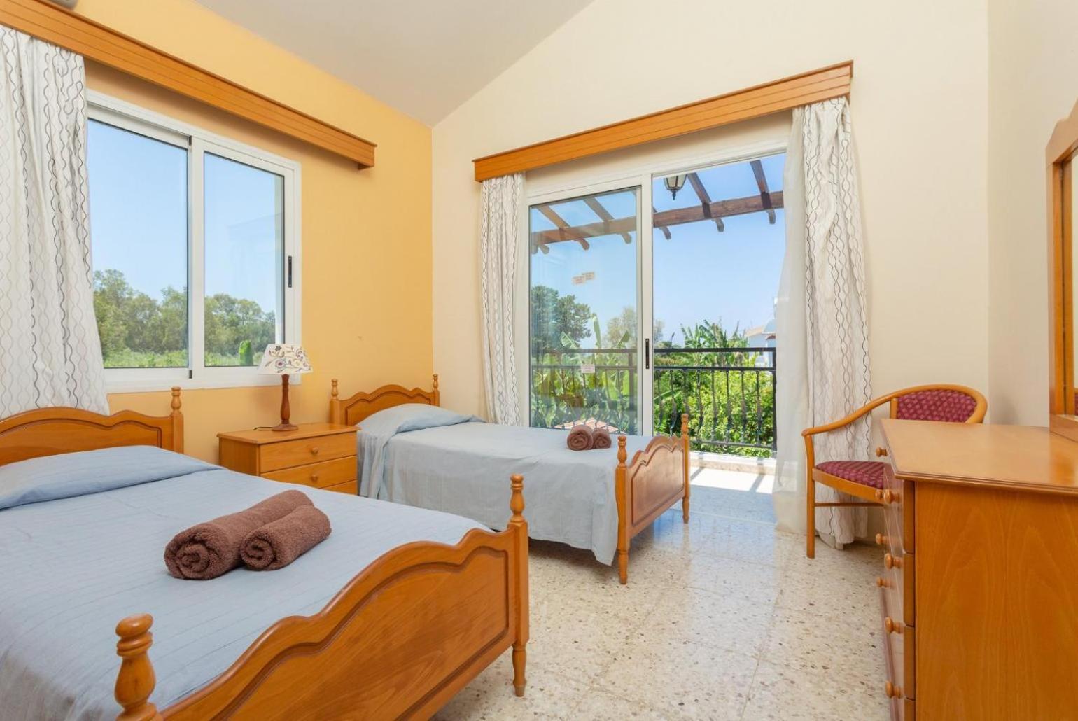 Sun Beach Villa Thio Polis Exterior photo