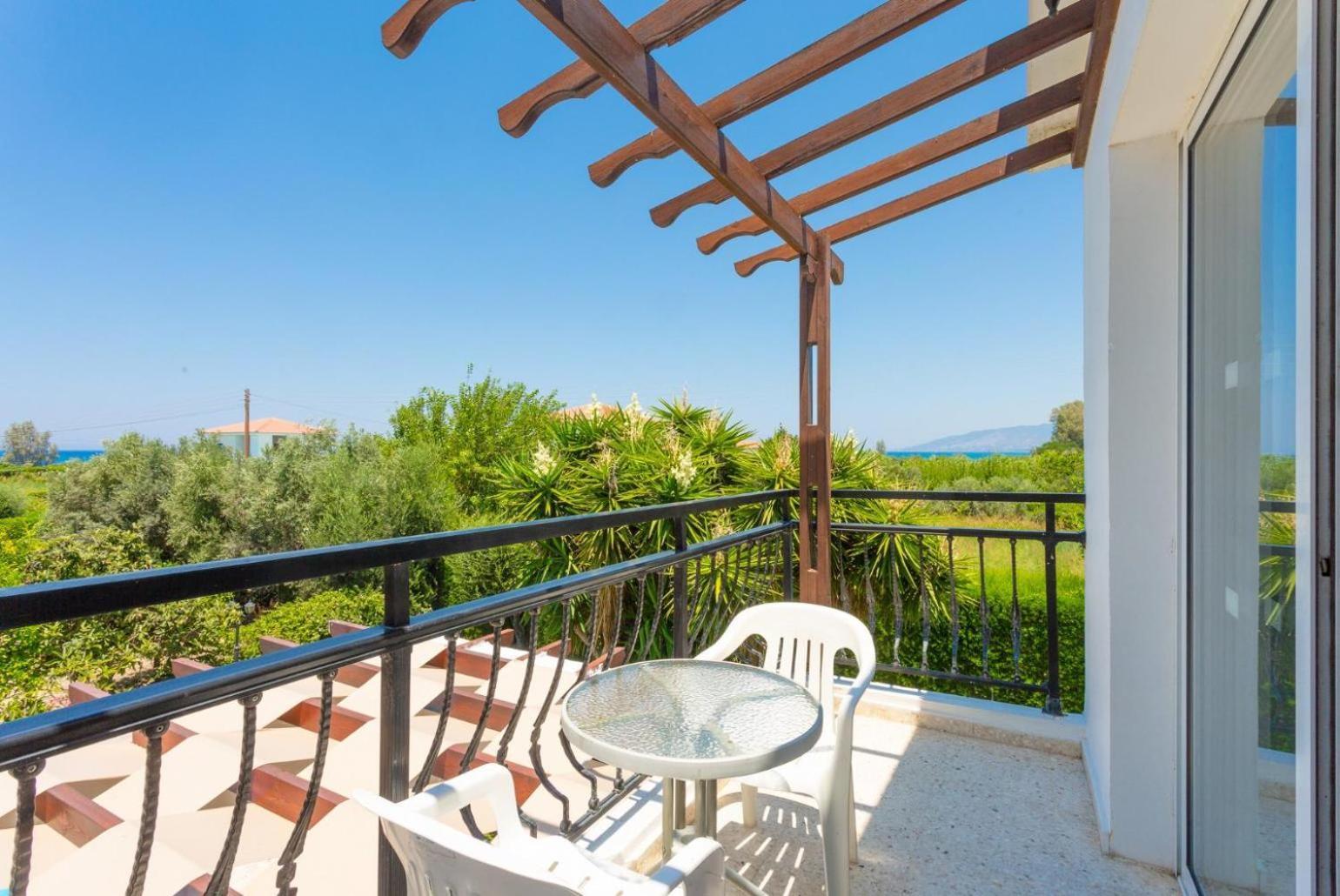 Sun Beach Villa Thio Polis Exterior photo