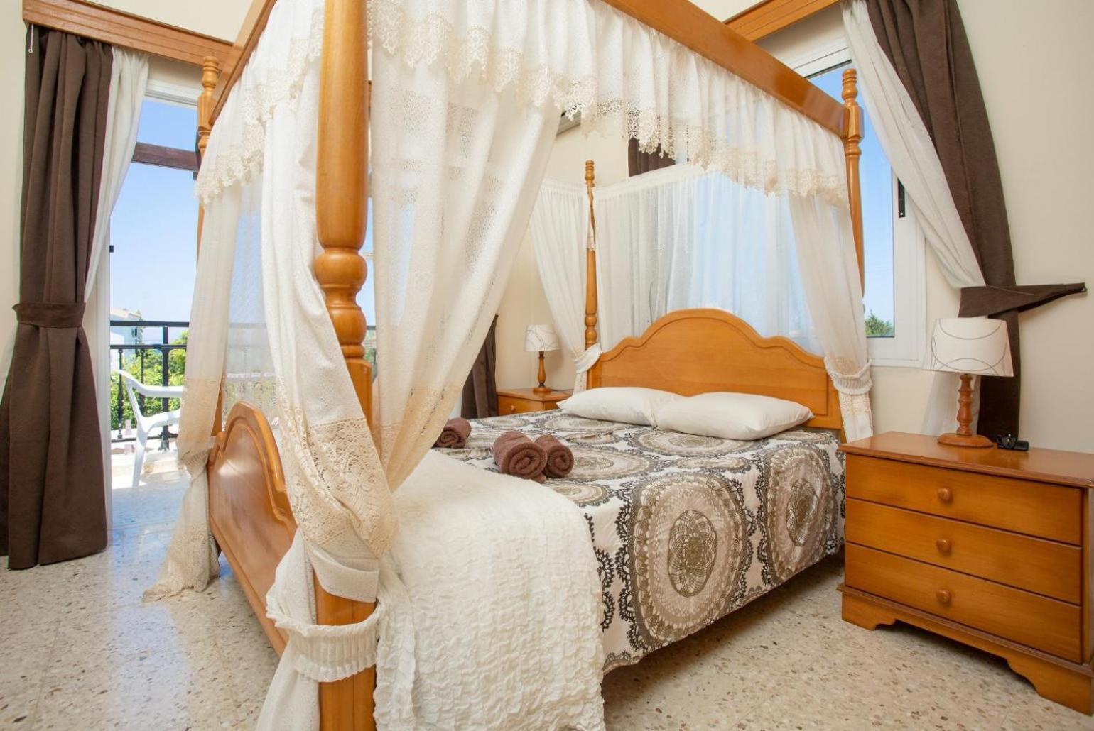 Sun Beach Villa Thio Polis Exterior photo